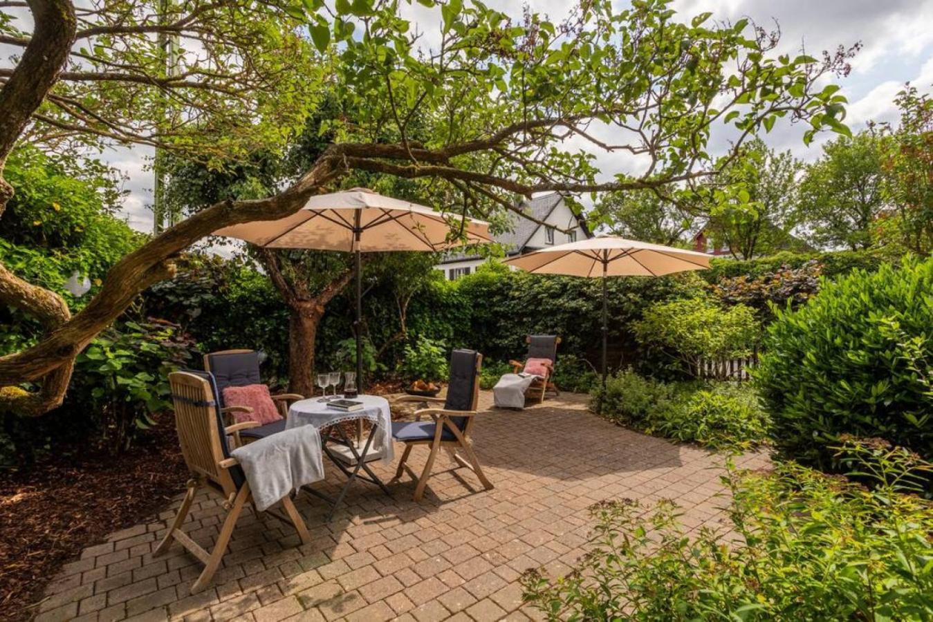 Adenauer Zwoelf - Das 5 Sterne Ferienhaus Mit Sauna Und Garten Am Eifelsteig Kerpen  Exteriör bild